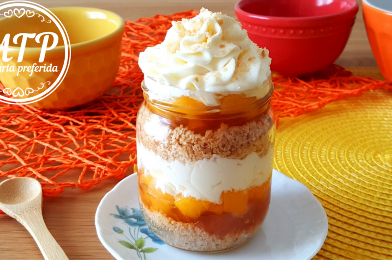 Cheesecake de melocotón en vasitos
